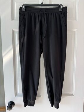 Zac & Rachel
Two pocket tie front joggers